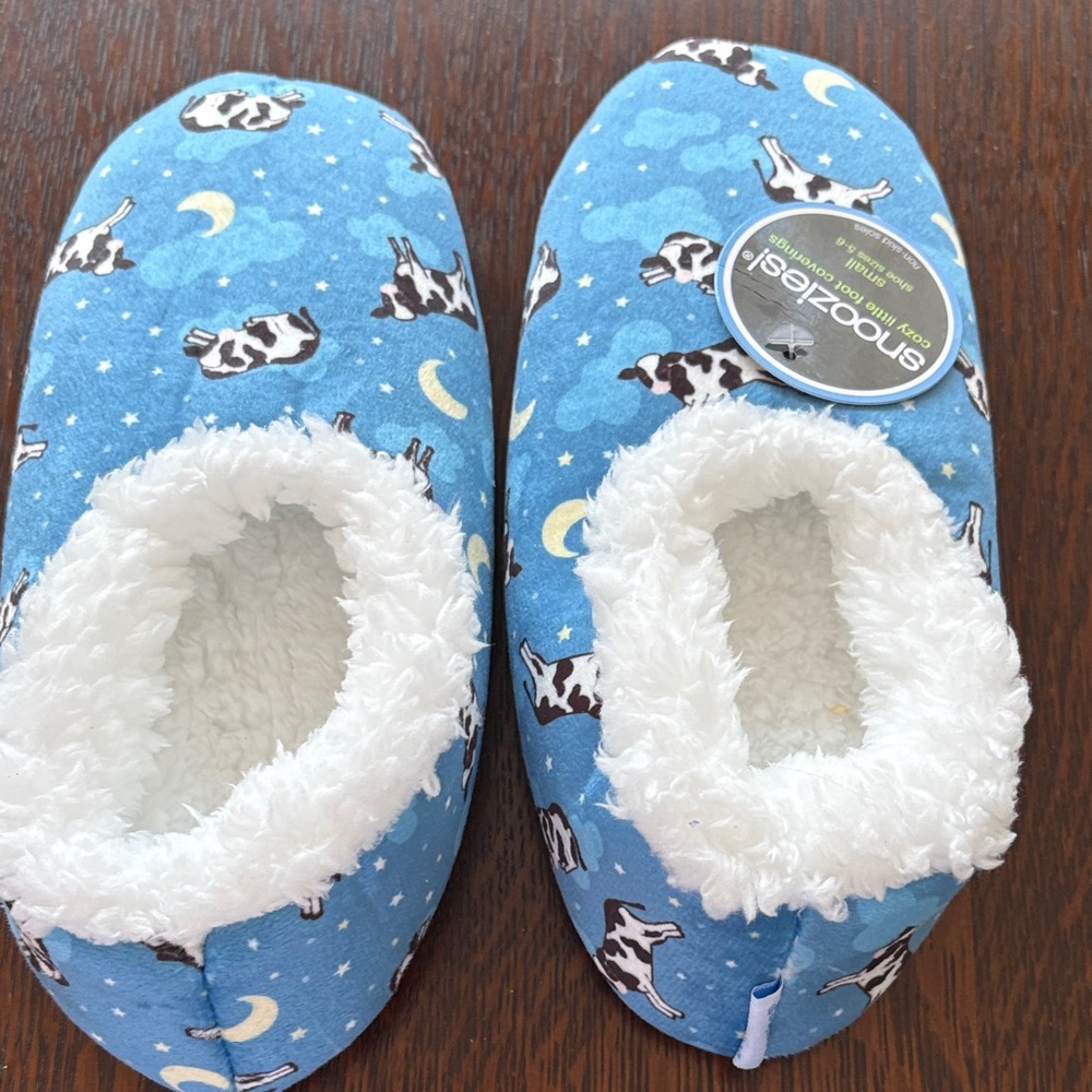 Snoozies Blue Cow Print Women's Slippers